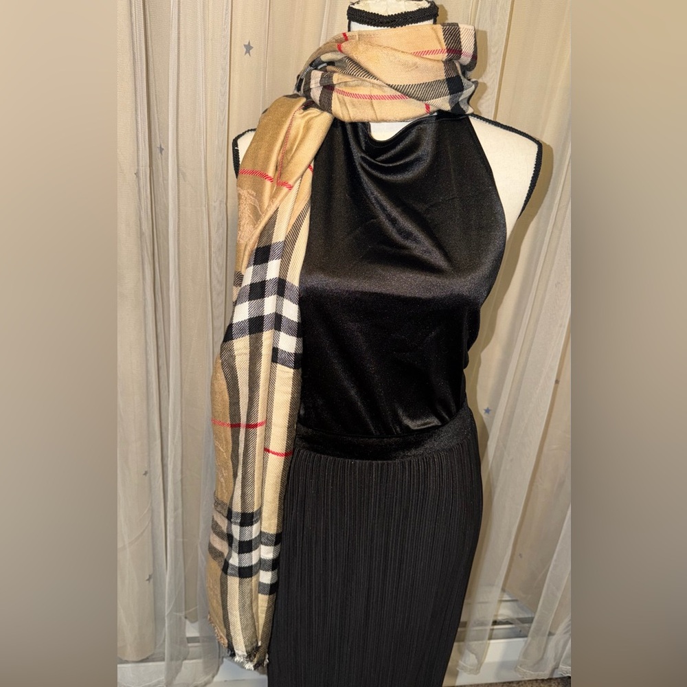 Classic tan & black plaid Burberry Scarf. Never worn! NEW! Very large in size! - Picture 2 of 15